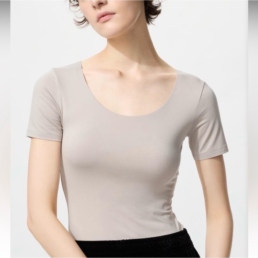 Brand New in Packaging Uniqlo HEATTECH Scoop Neck Short-Sleeve T-Shirt
